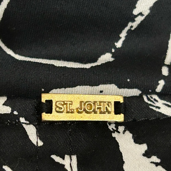St. John Black and White Abstract Blouse - Picture 5 of 14